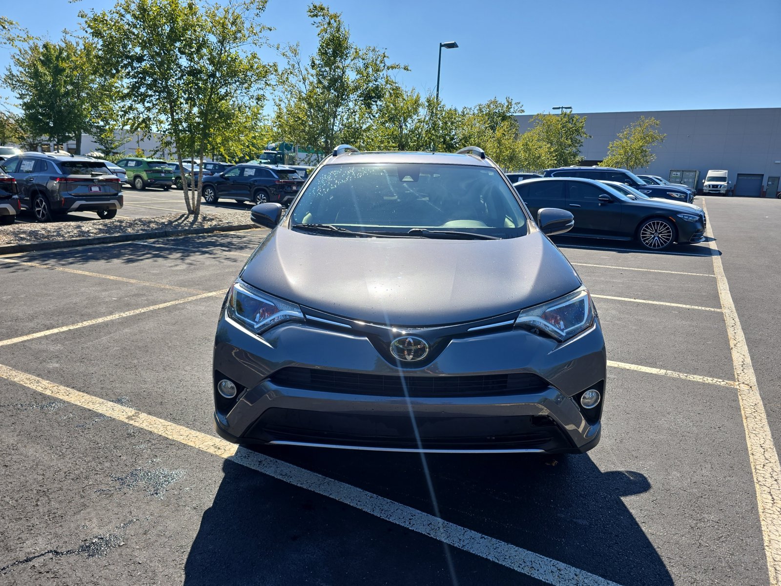 2018 Toyota RAV4 XLE photo 2