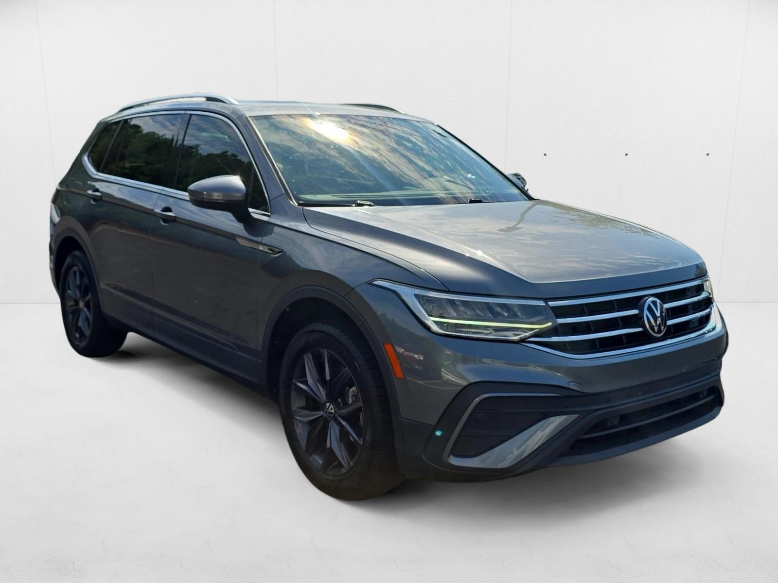 2022 Volkswagen Tiguan SE photo 2