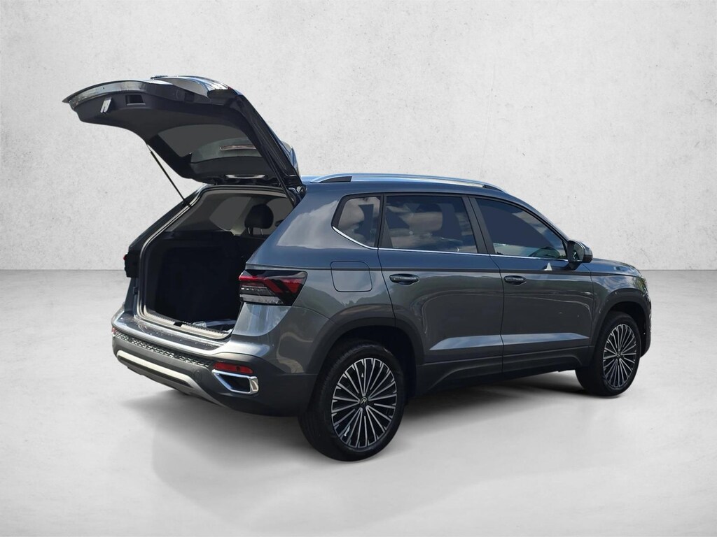 New 2025 Volkswagen Taos 1.5T SE SUV