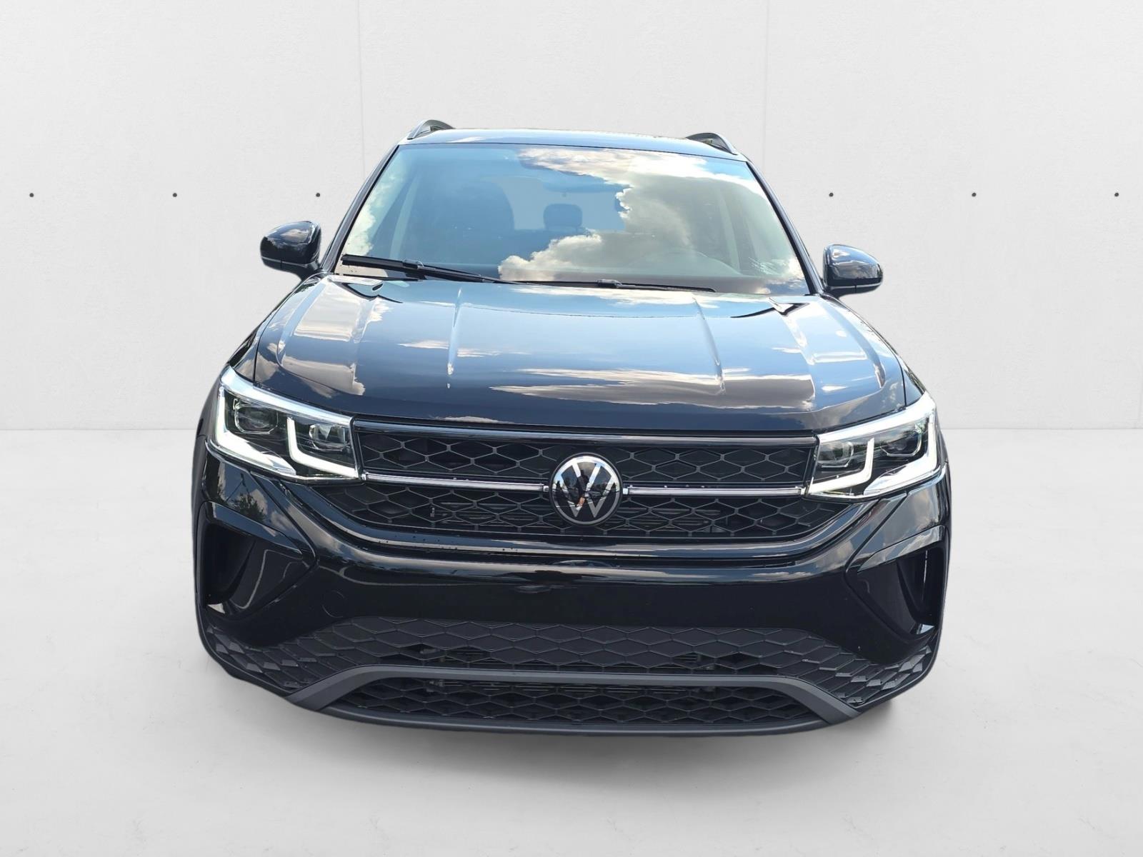2024 Volkswagen Taos SE photo 2