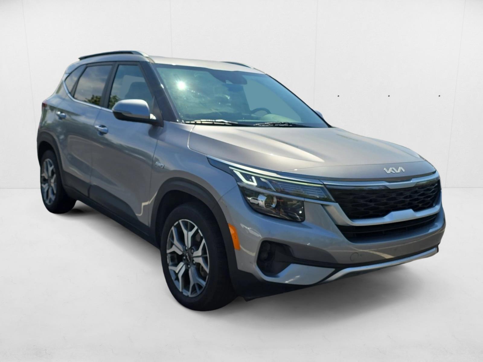 2022 Kia Seltos EX photo 3