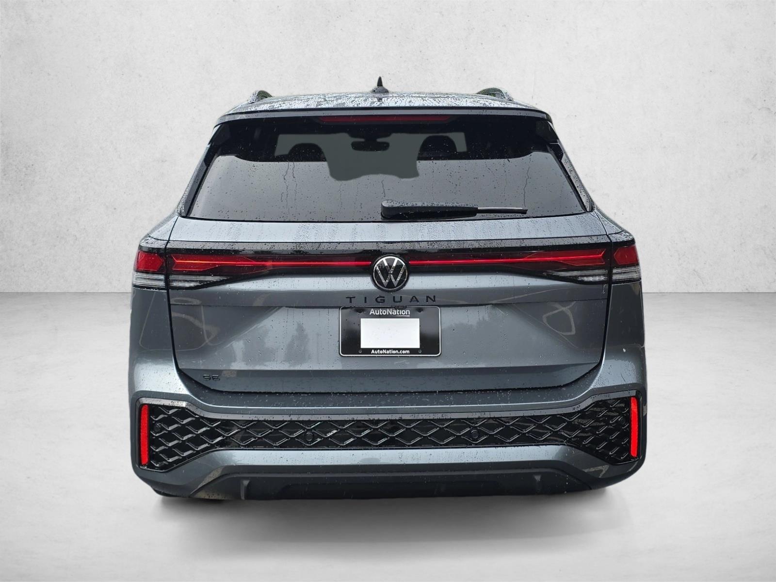 2025 Volkswagen Tiguan SE R-Line Black photo 4