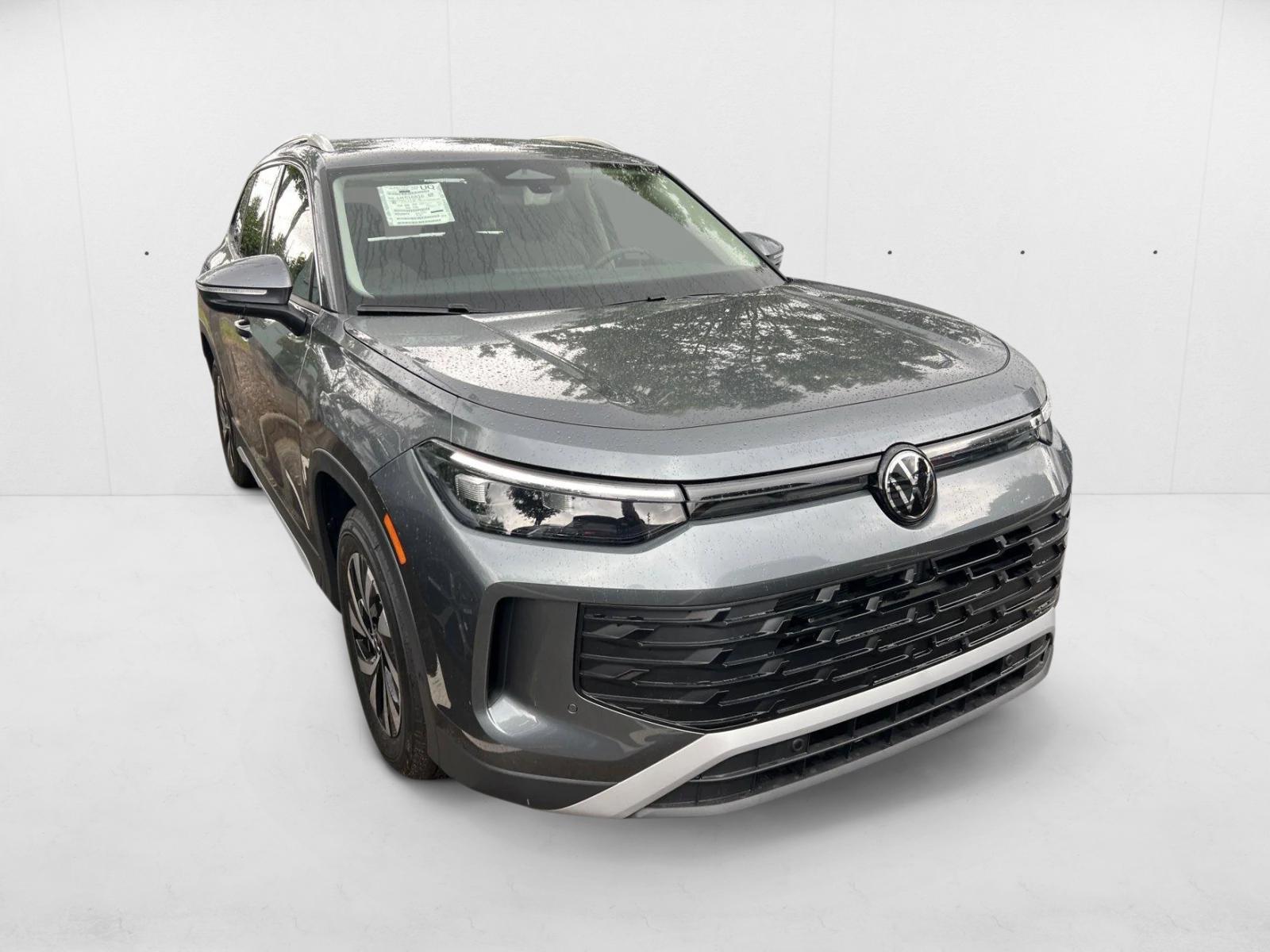 2025 Volkswagen Tiguan S photo 3