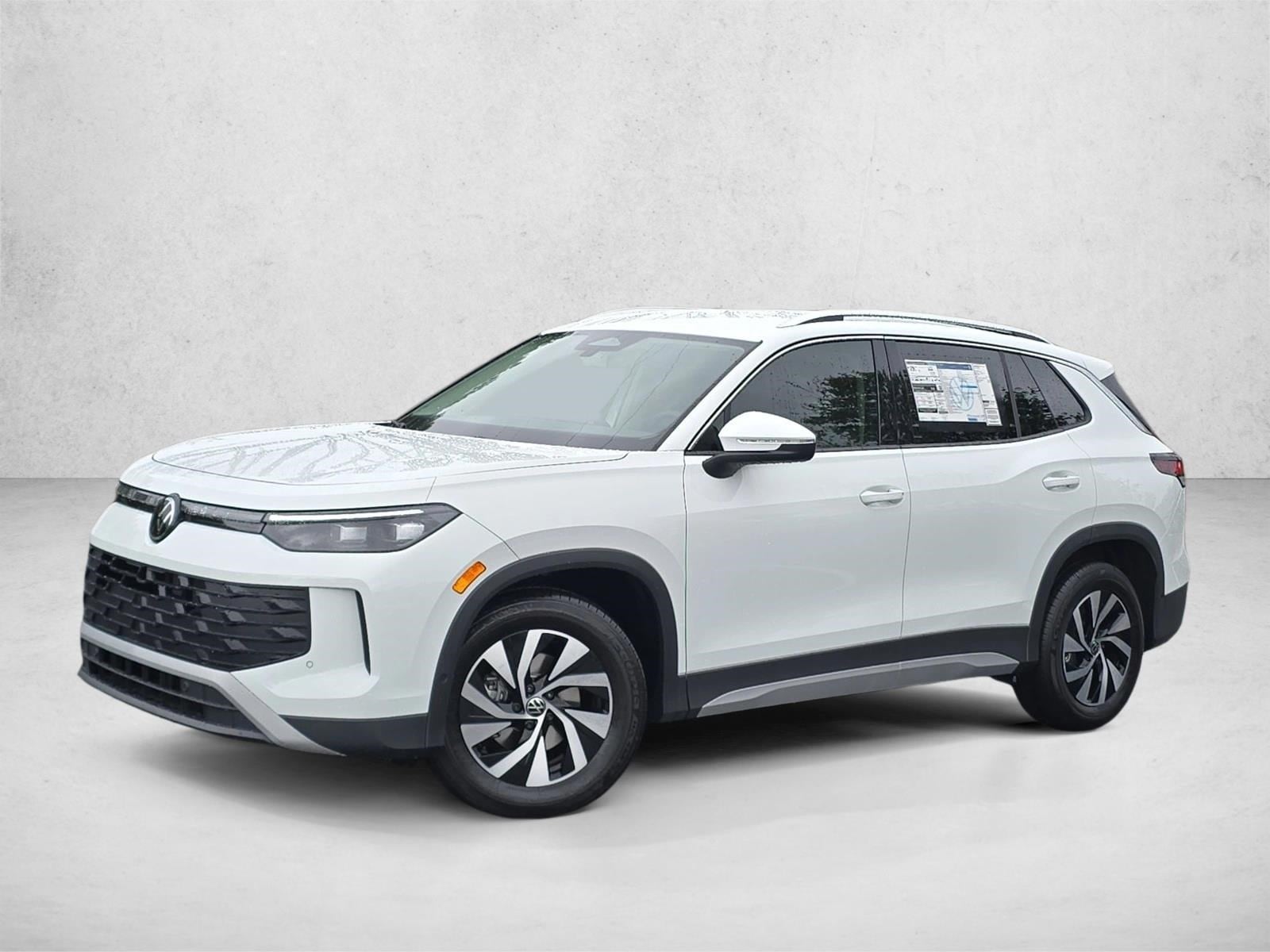 2025 Volkswagen Tiguan S's photo