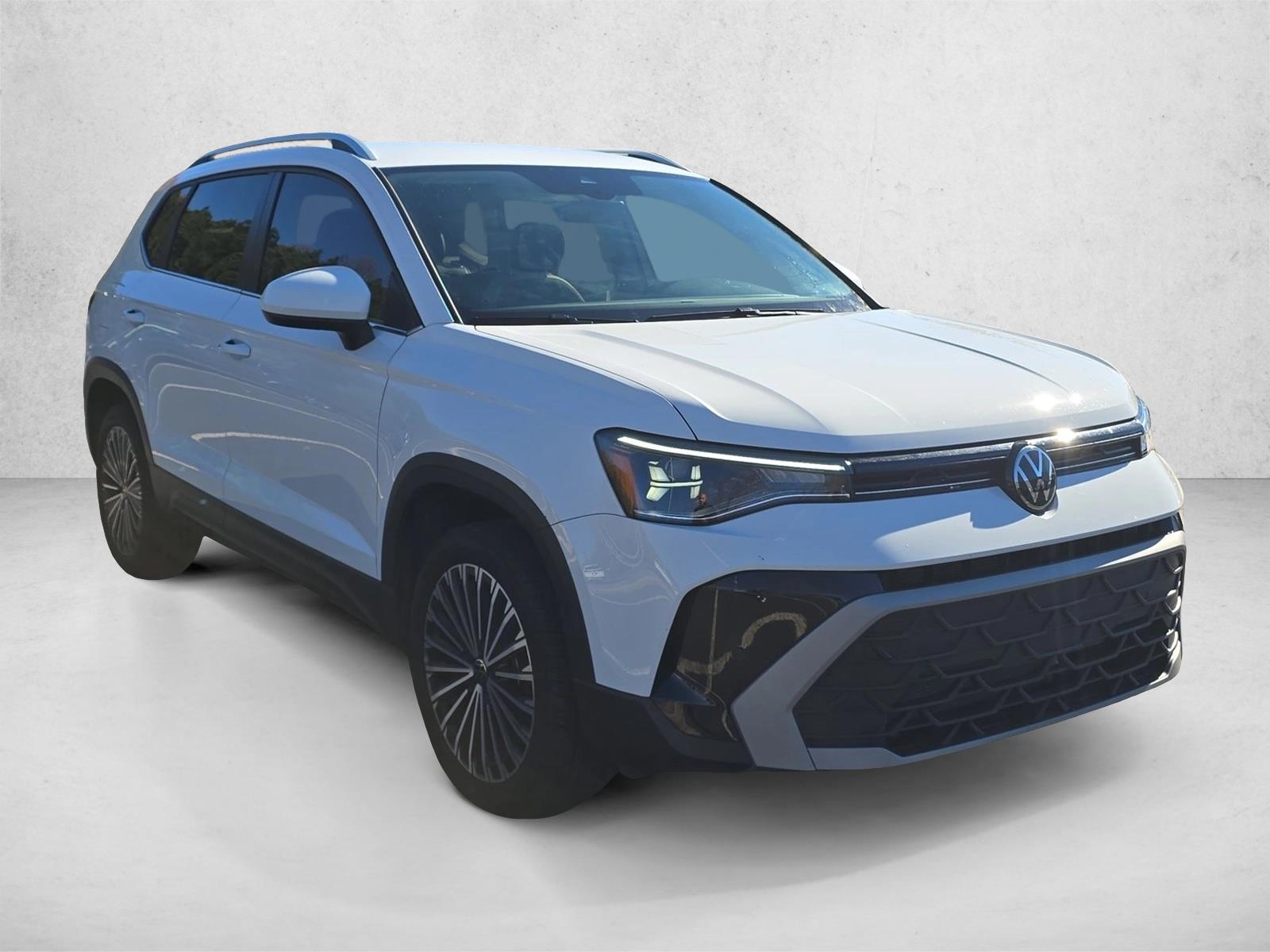 2025 Volkswagen Taos SE photo 3