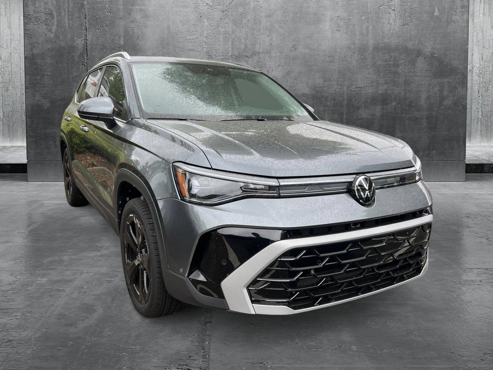 2025 Volkswagen Taos SEL photo 4