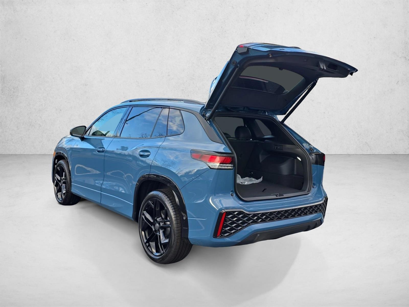 2026 Volkswagen Tiguan SE R-Line Black photo 3