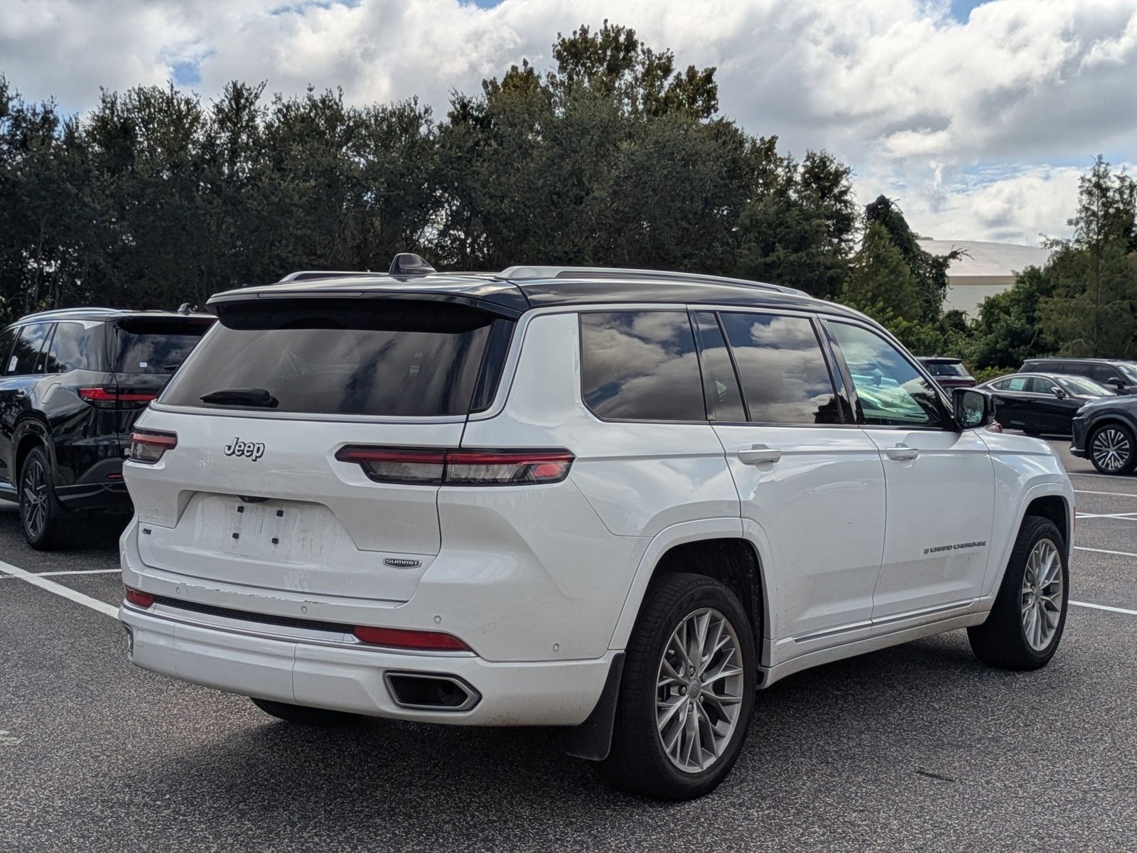 2023 Jeep Grand Cherokee L Summit photo 2
