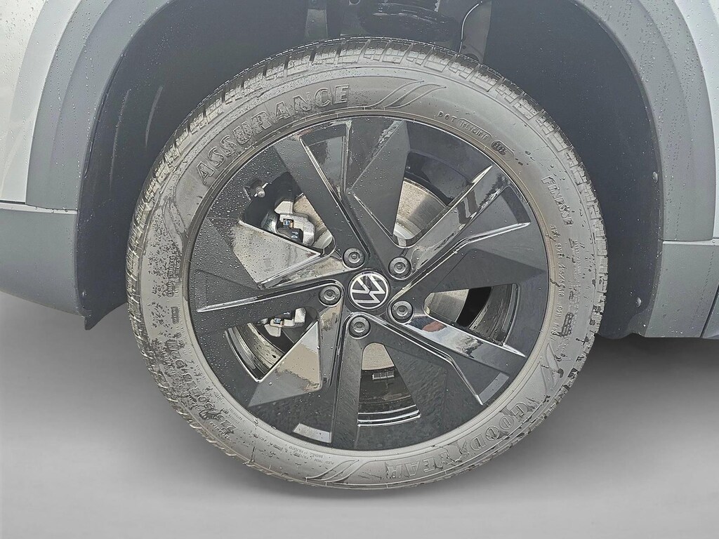 New 2026 Volkswagen Taos 1.5T SE SUV