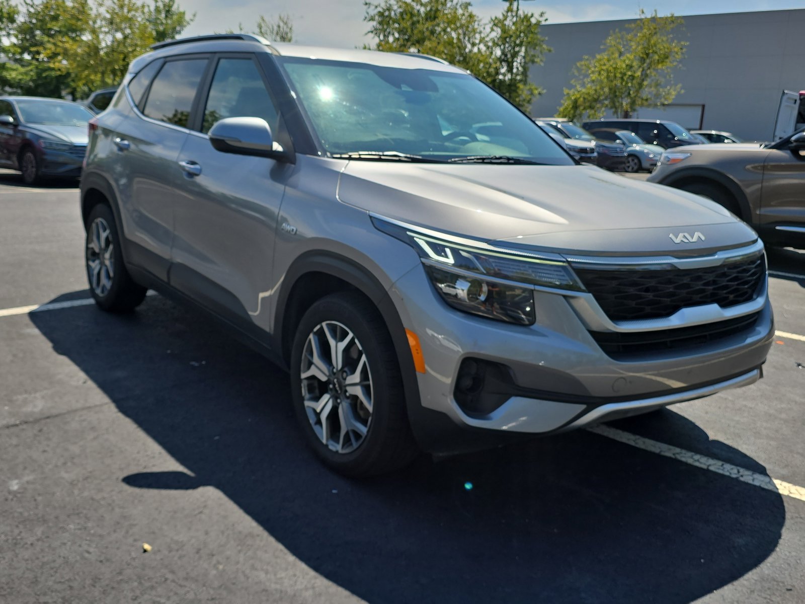 2022 Kia Seltos EX photo 2