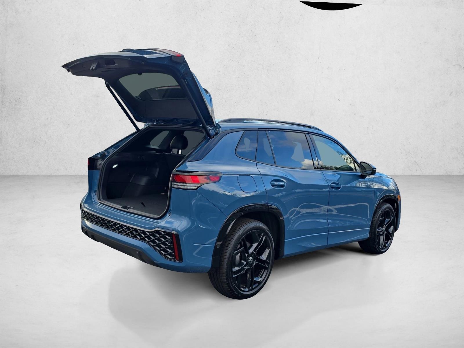 2026 Volkswagen Tiguan SE R-Line Black photo 2