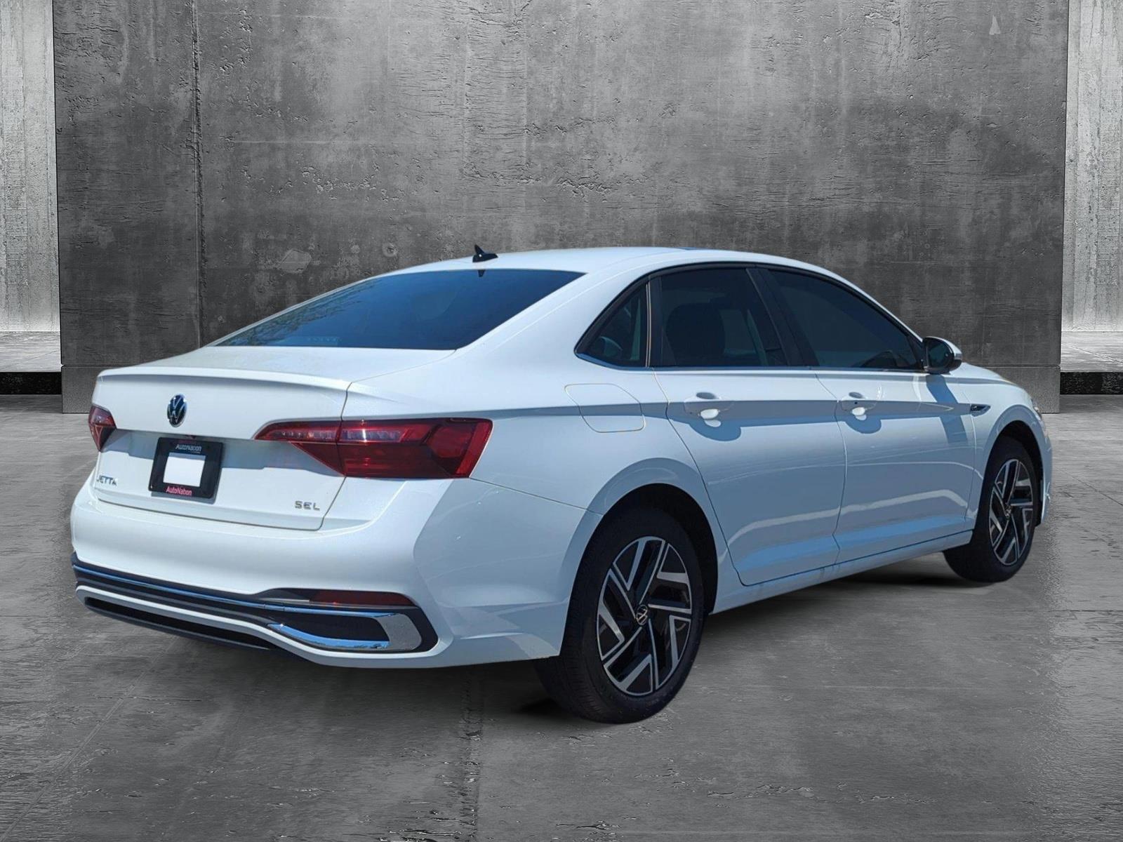 2024 Volkswagen Jetta SEL photo 4