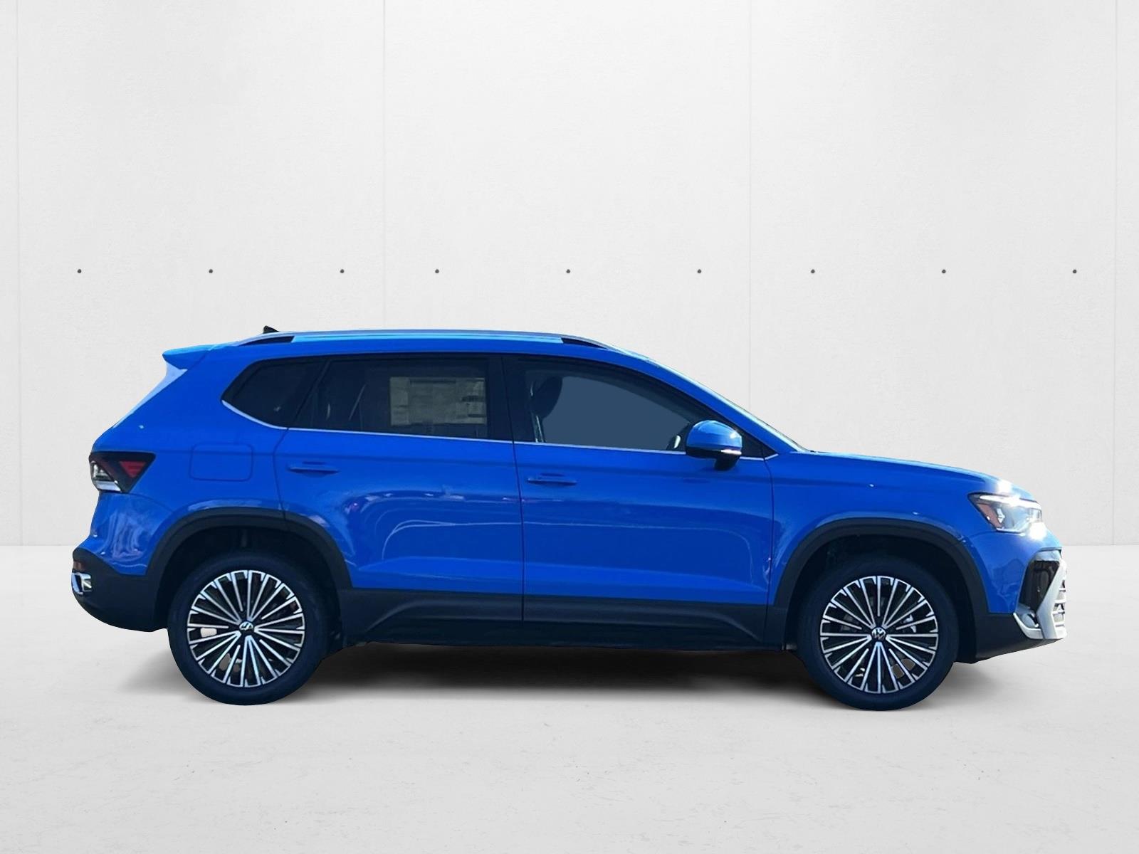 2025 Volkswagen Taos SE photo 4