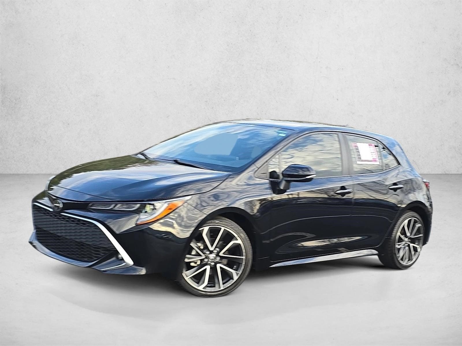 2022 Toyota Corolla Hatchback XSE's photo