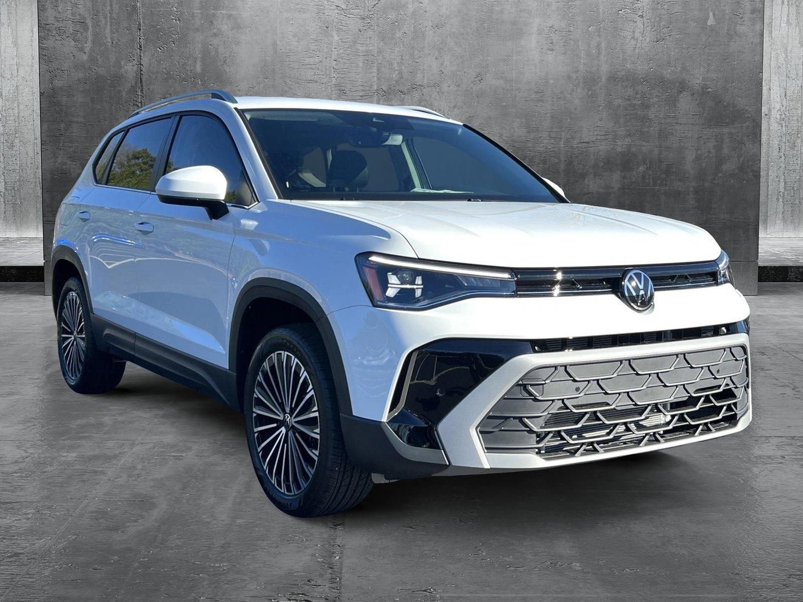 2025 Volkswagen Taos SE photo 3