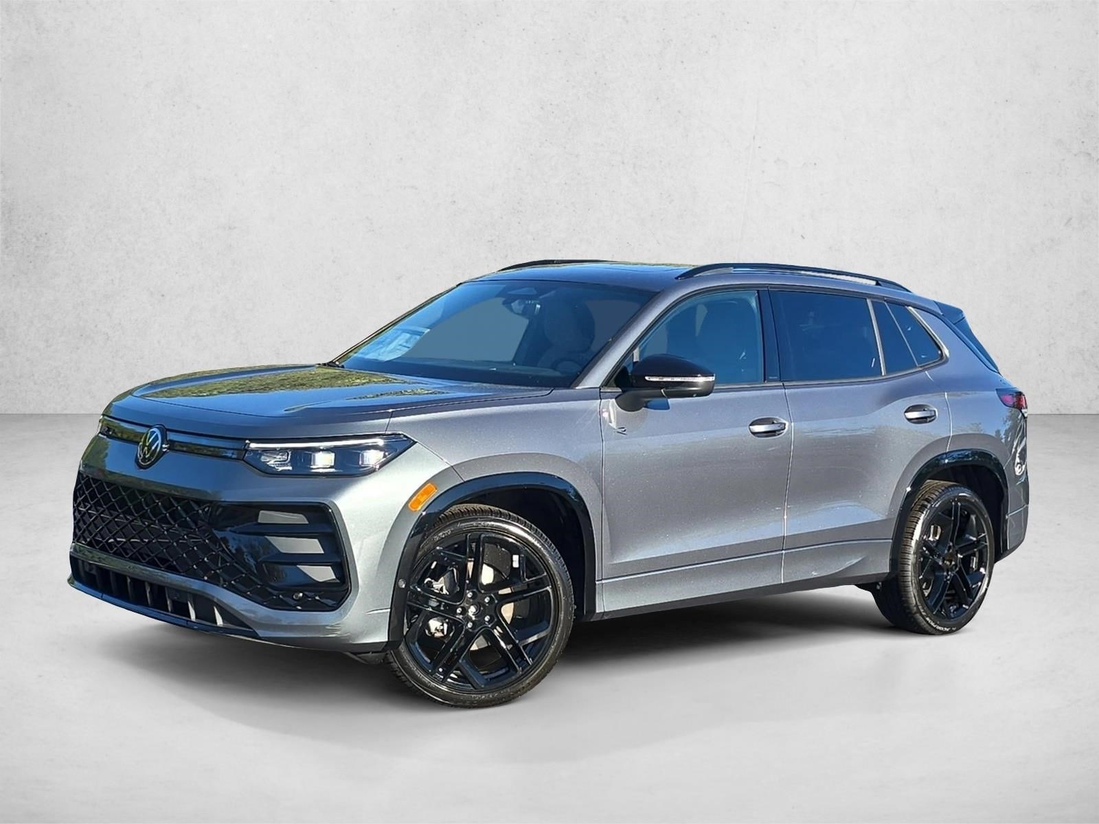 2026 Volkswagen Tiguan SE R-LINE BLACK's photo