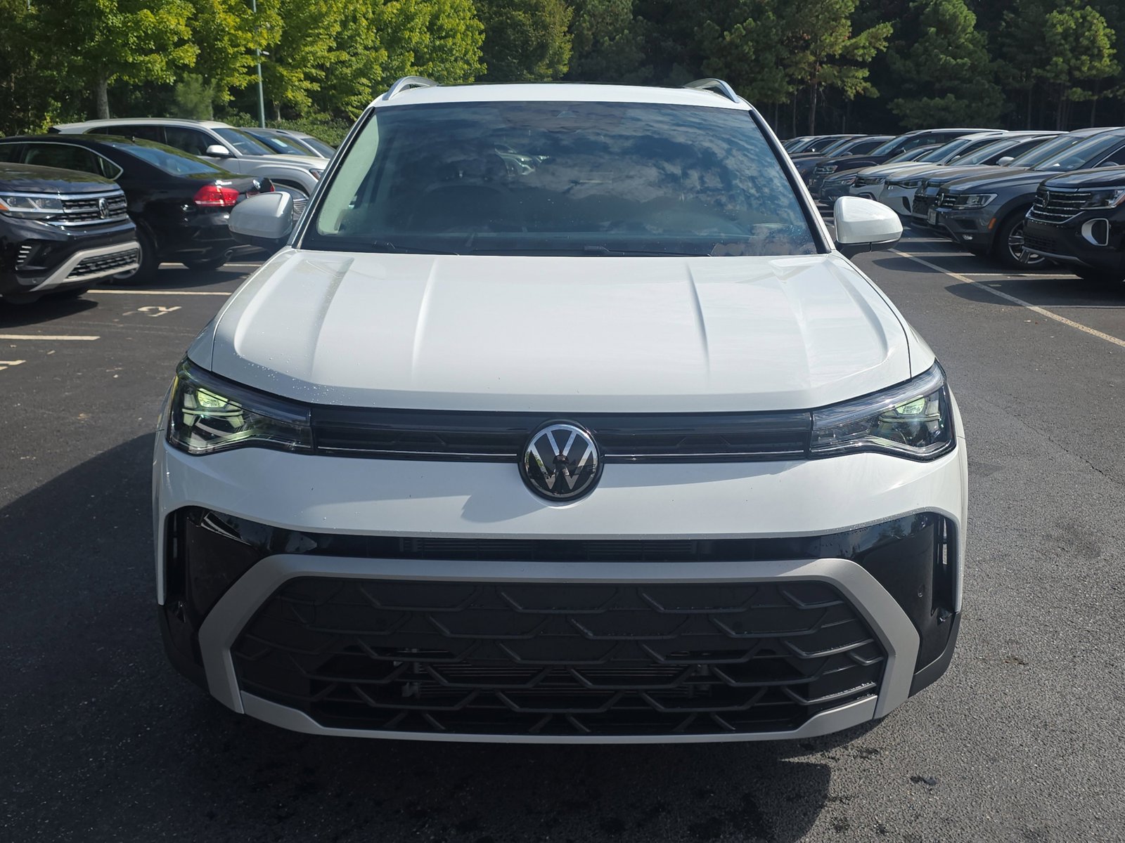 2025 Volkswagen Taos SE photo 2
