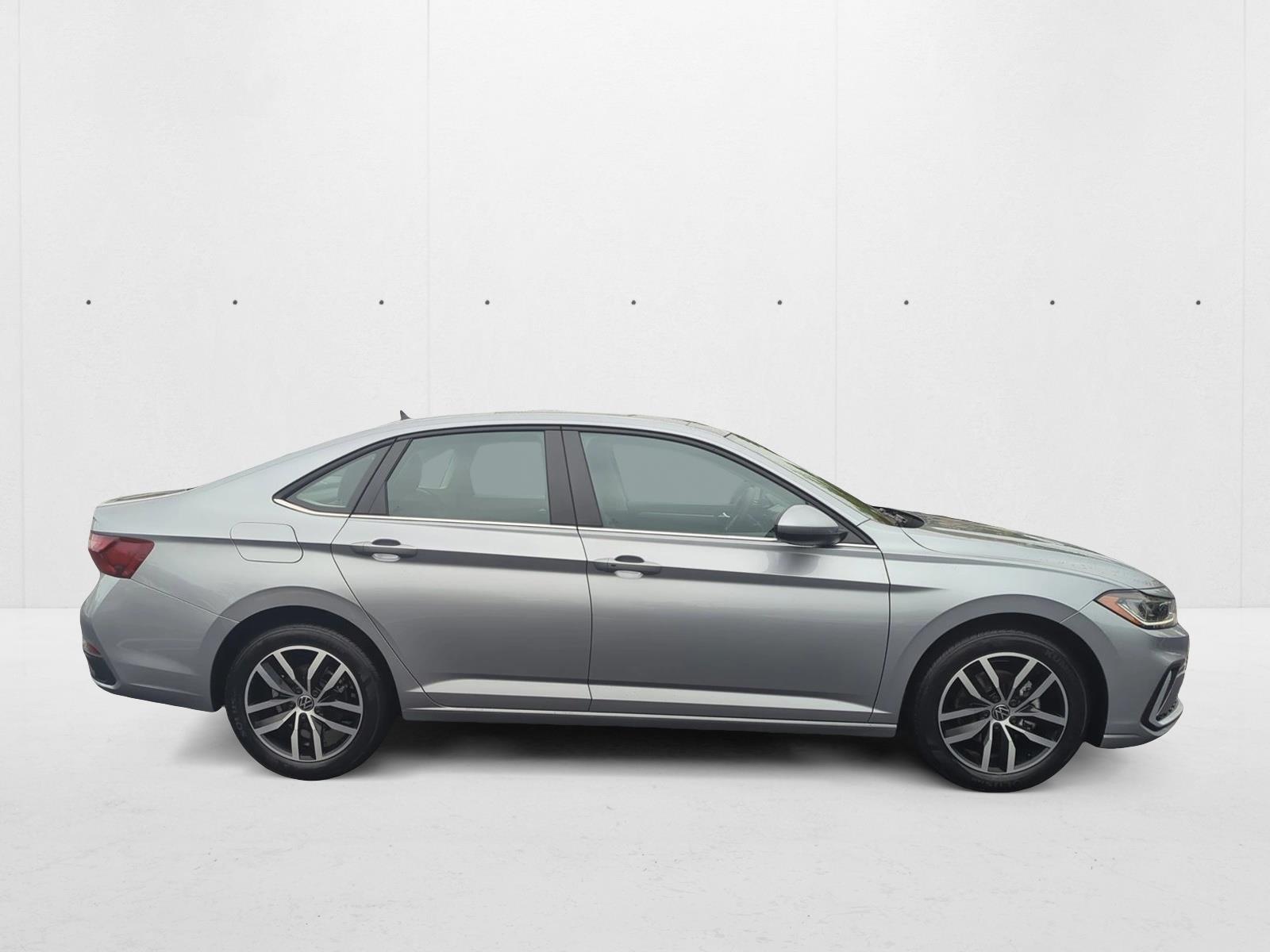 2025 Volkswagen Jetta SE photo 4