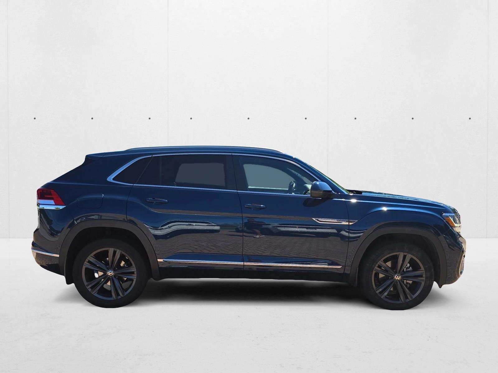 2022 Volkswagen Atlas Cross Sport SEL R-Line photo 4