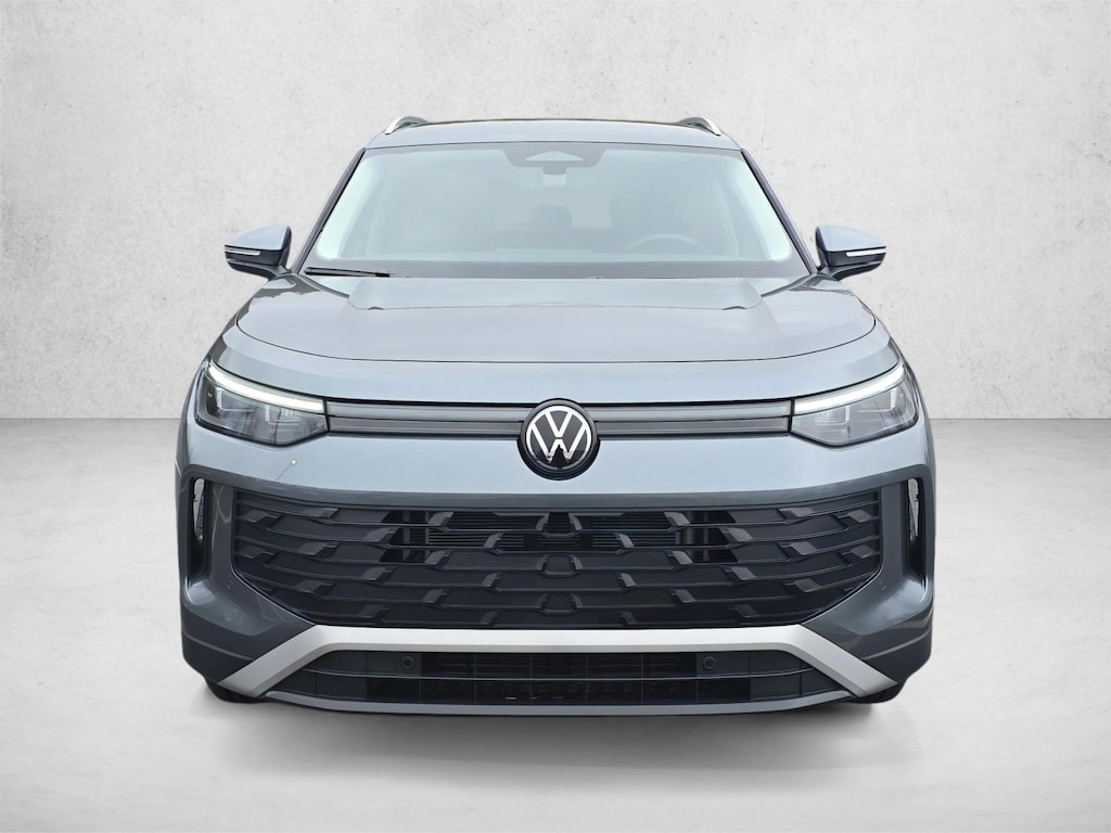 Used 2025 Volkswagen Tiguan SE SUV