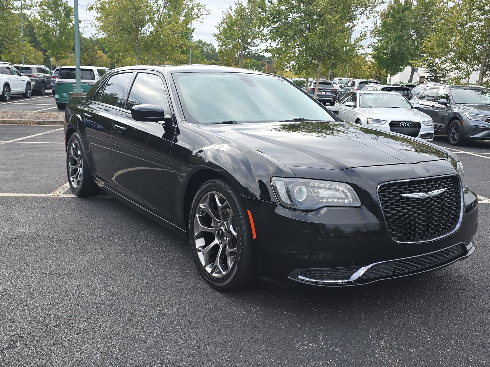 2018 Chrysler 300 Touring photo 3