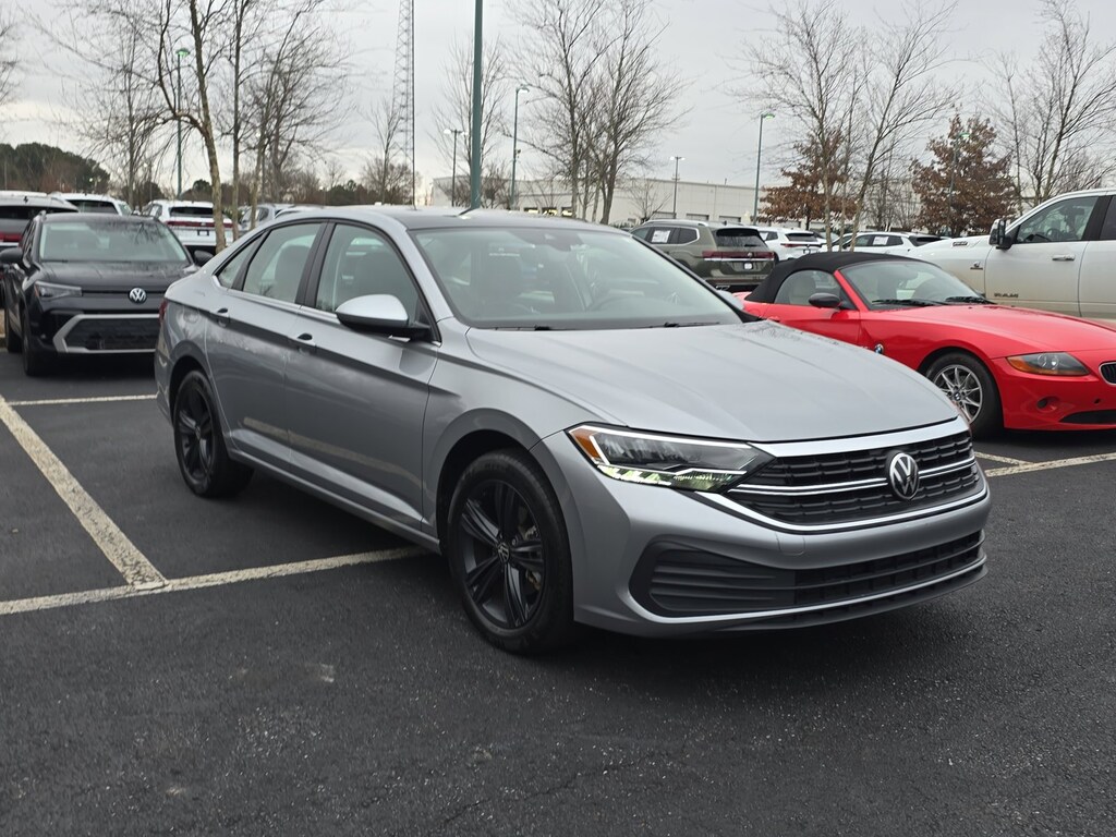 Used 2023 Volkswagen Jetta SE Sedan