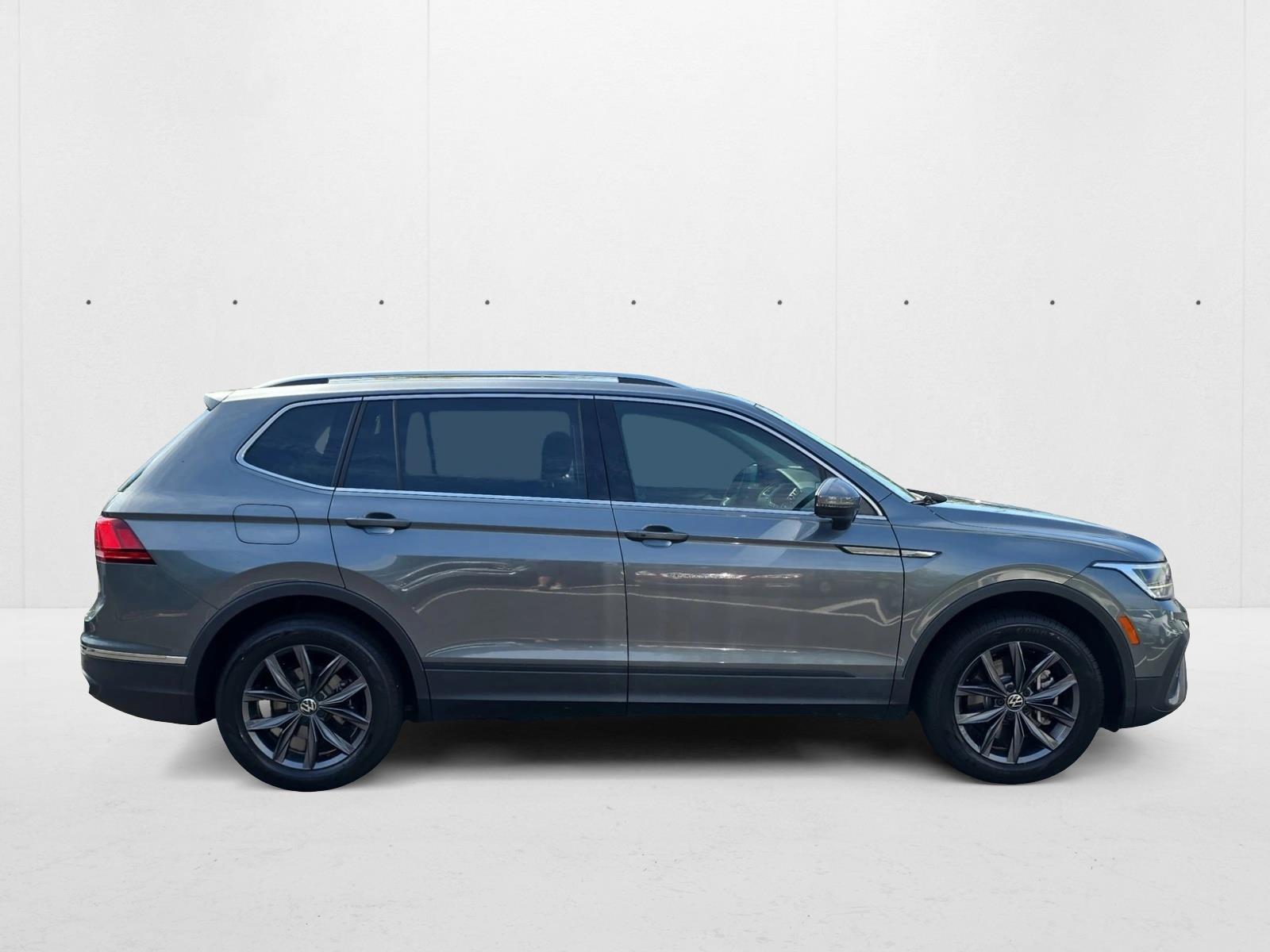2022 Volkswagen Tiguan SE photo 3