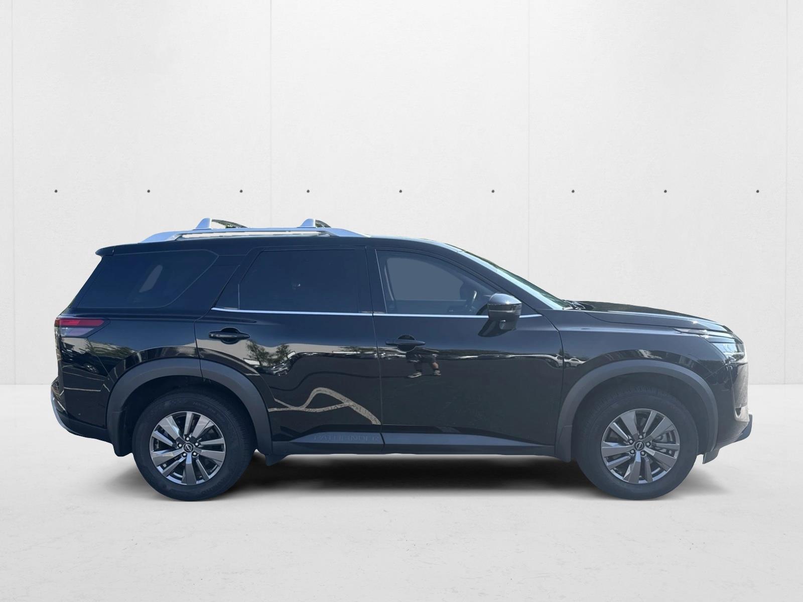 2023 Nissan Pathfinder SL photo 4