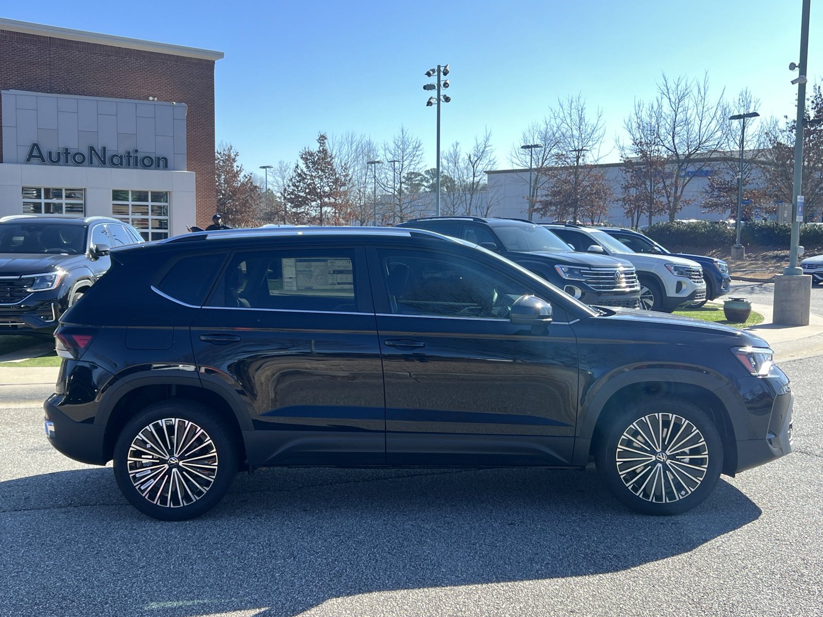 2025 Volkswagen Taos SE photo 4