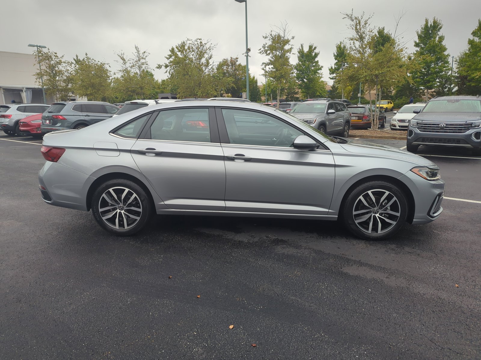 2025 Volkswagen Jetta SE photo 4