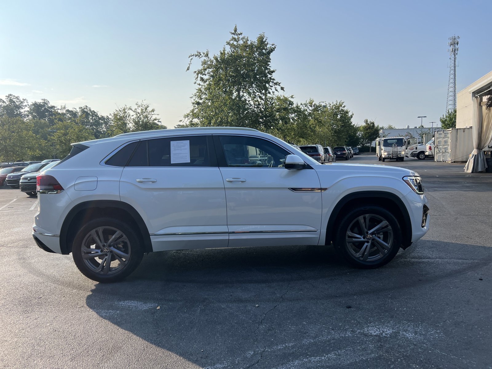 2024 Volkswagen Atlas Cross Sport SEL R-Line photo 3