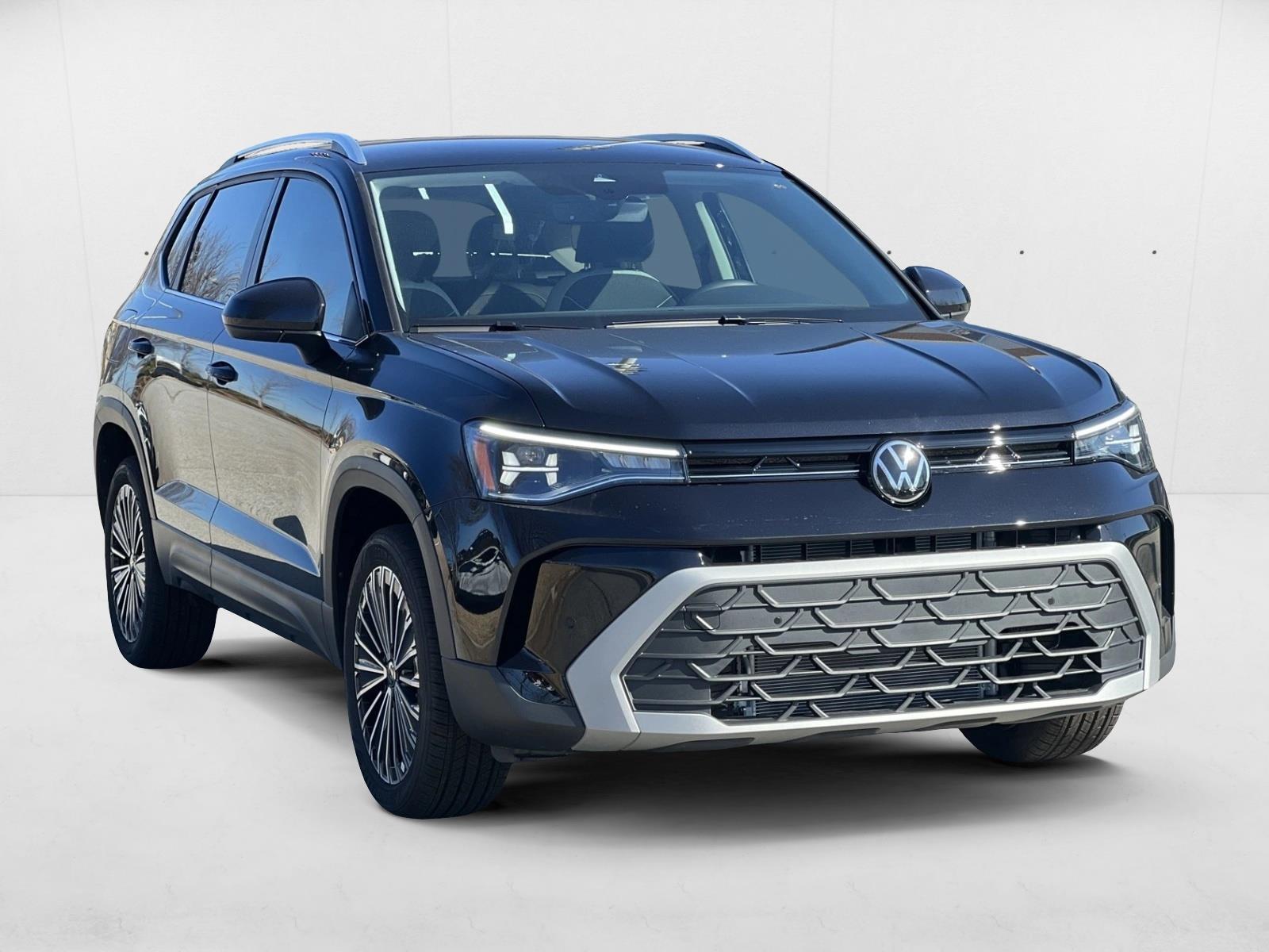 2025 Volkswagen Taos SE photo 3