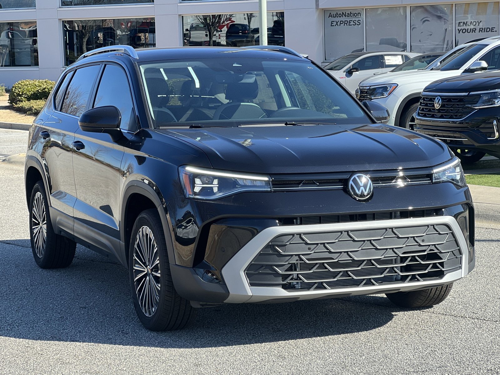 2025 Volkswagen Taos SE photo 3