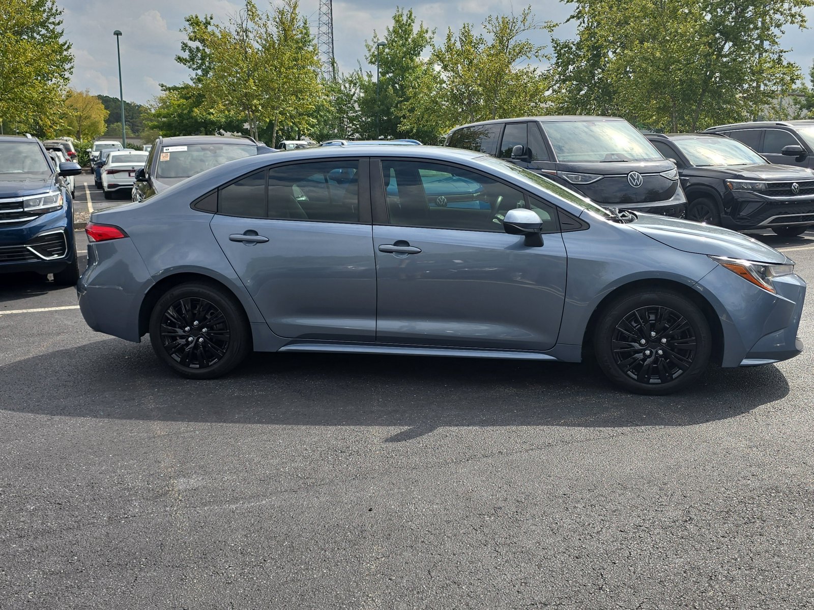 2020 Toyota Corolla LE photo 4
