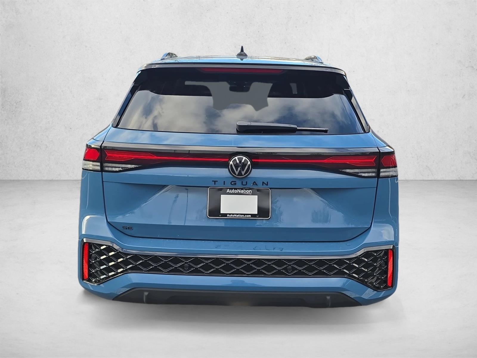 2026 Volkswagen Tiguan SE R-Line Black photo 4