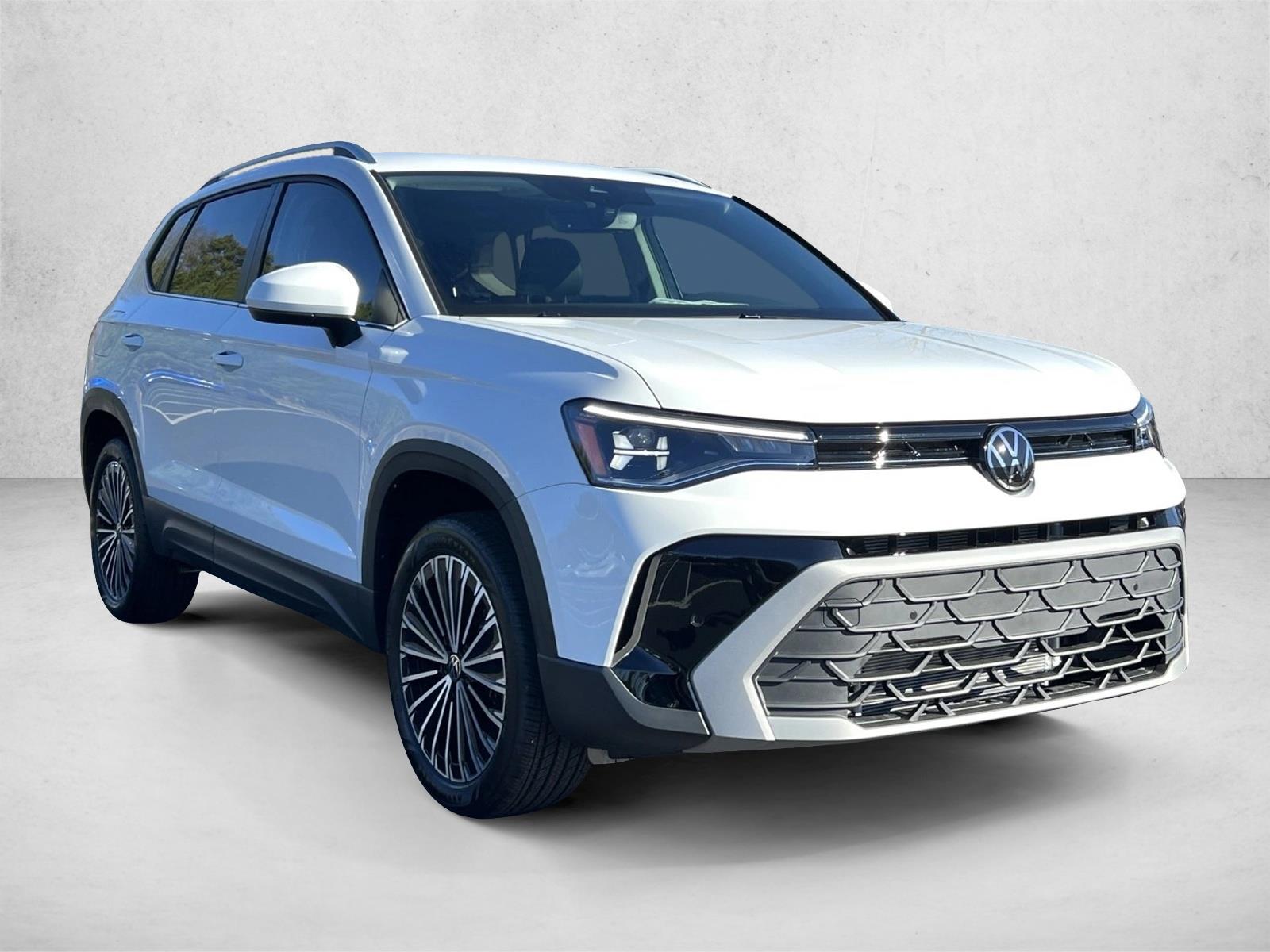 2025 Volkswagen Taos SE photo 3
