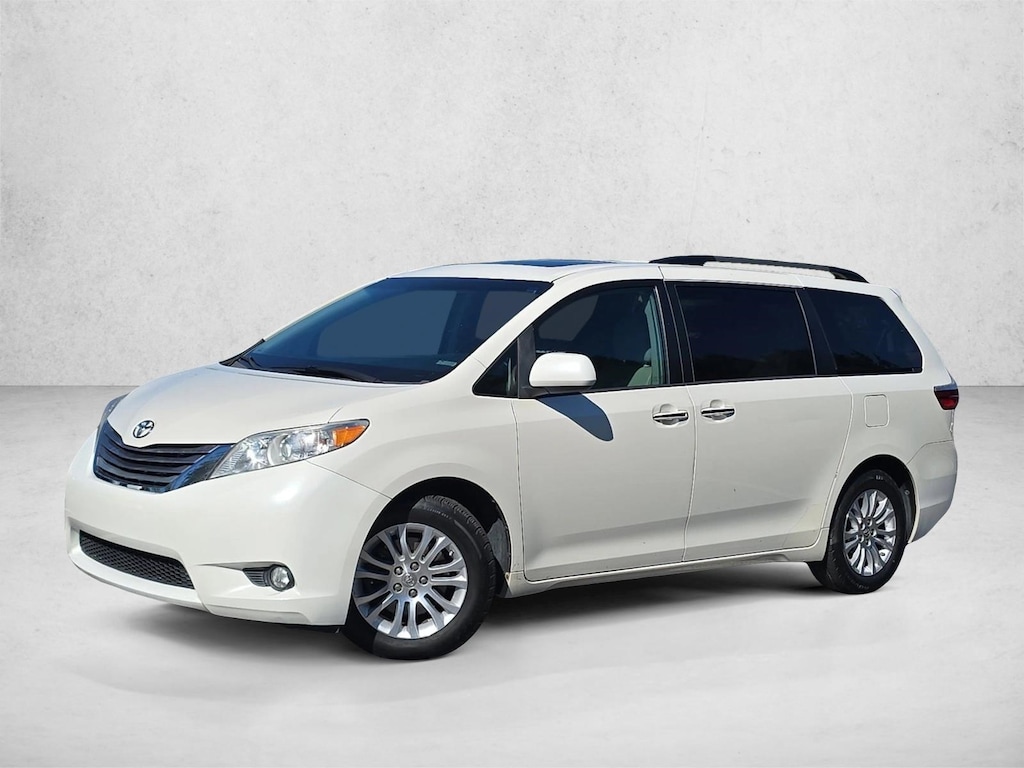 Used 2017 Toyota Sienna XLE Van Passenger Van