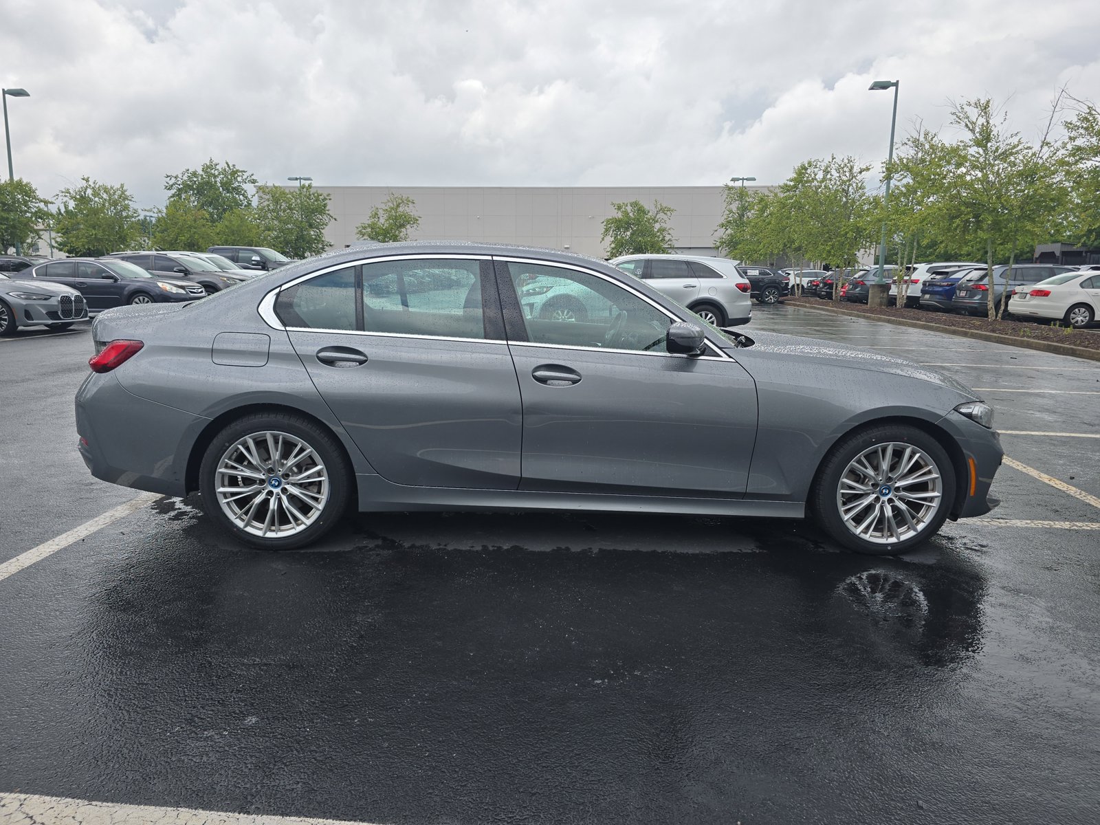 2024 Bmw 330e photo 4