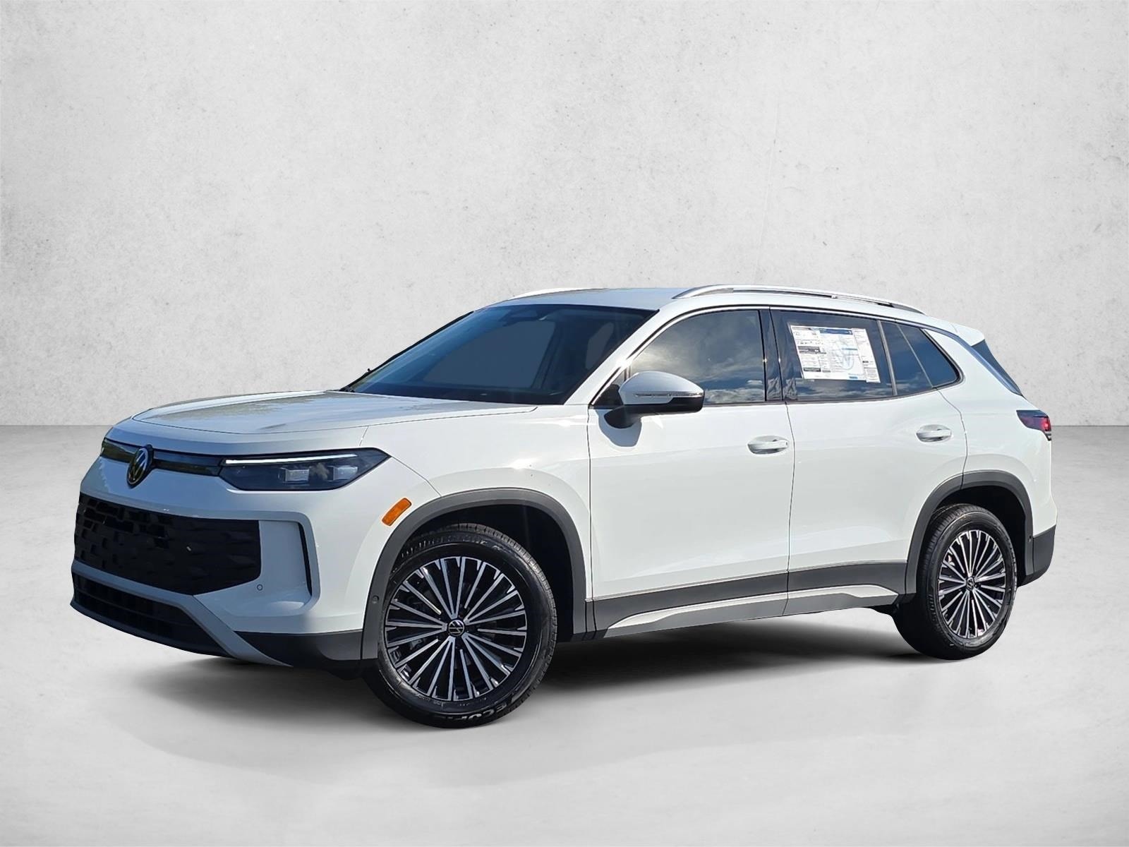 2025 Volkswagen Tiguan S's photo