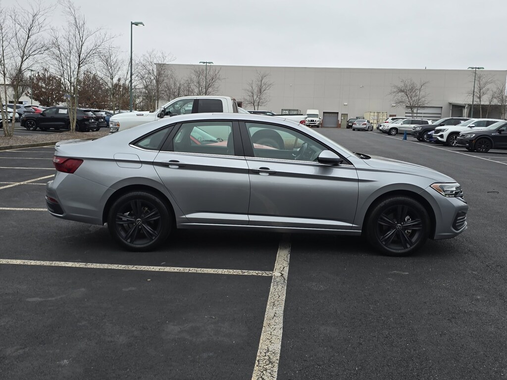 Used 2023 Volkswagen Jetta SE Sedan