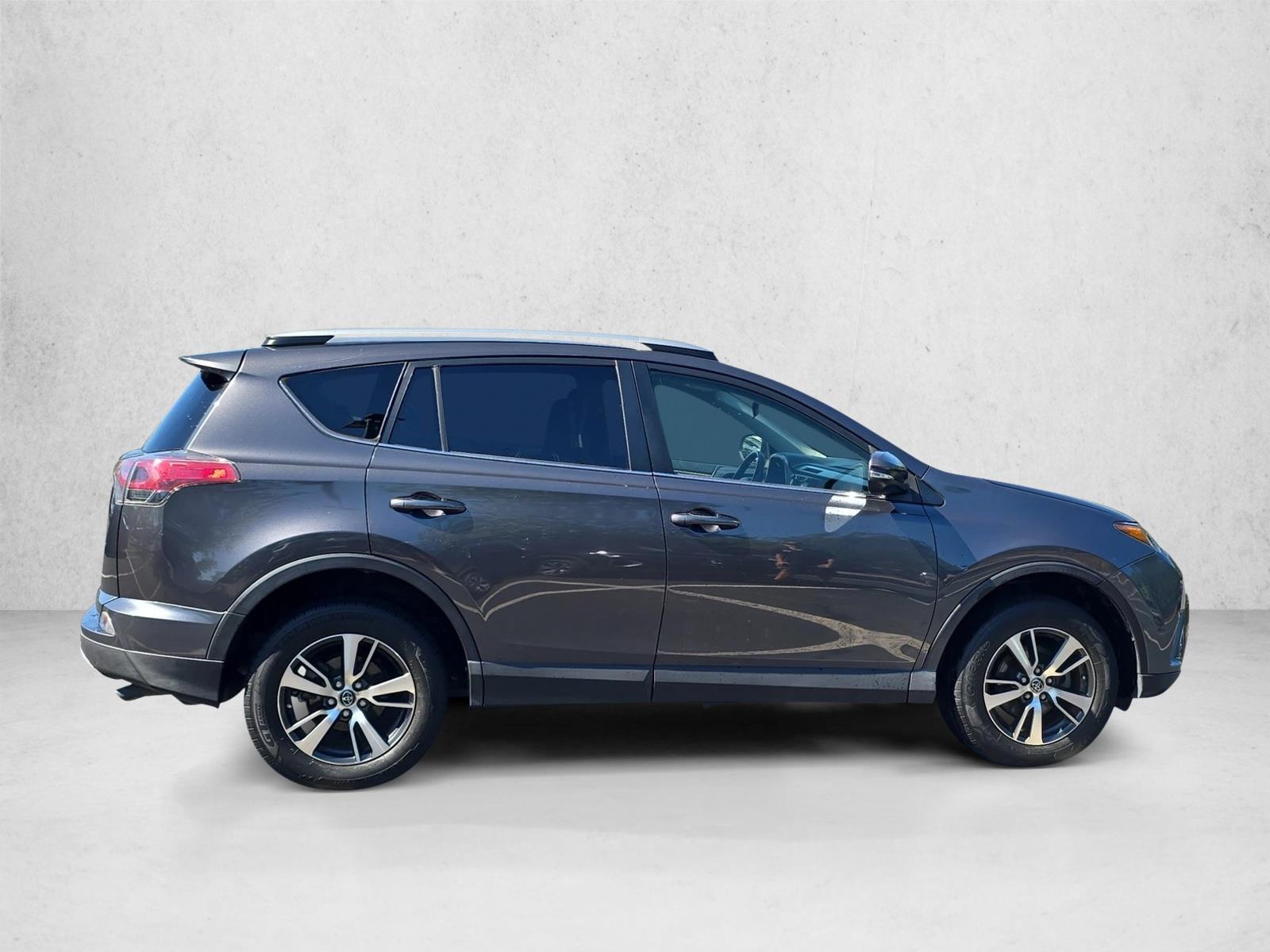 2018 Toyota RAV4 XLE photo 4
