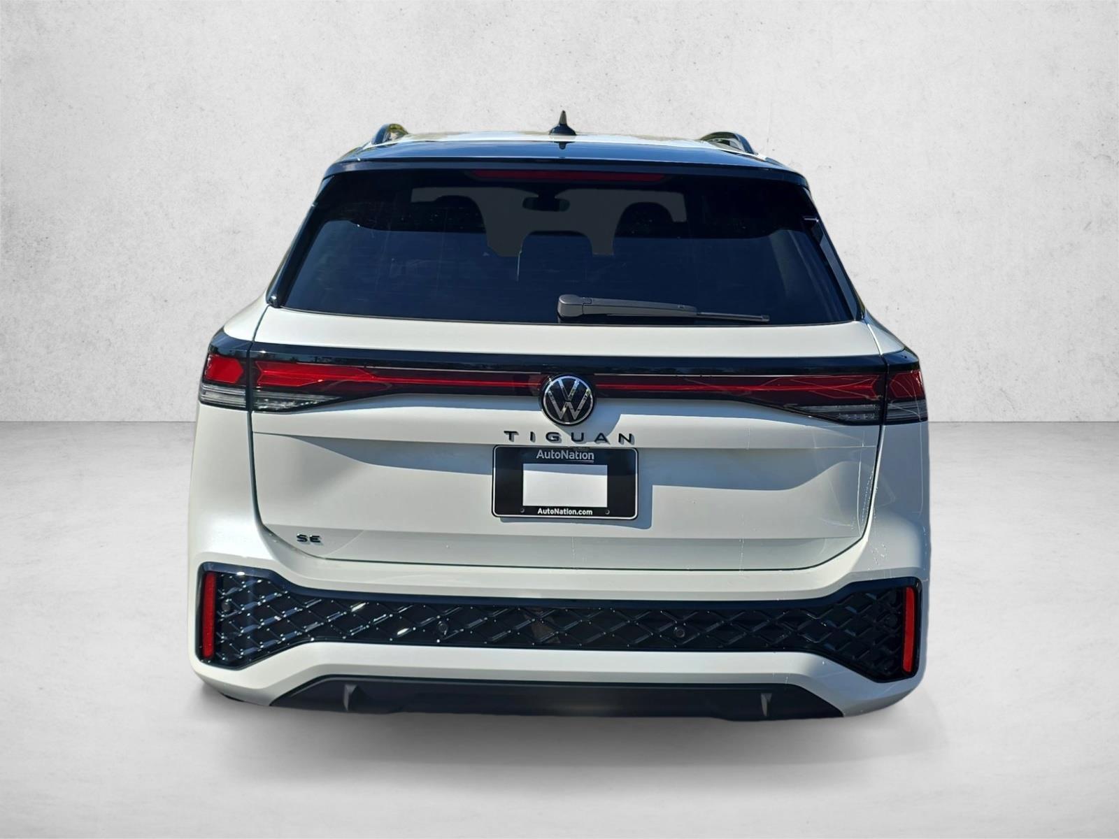 2026 Volkswagen Tiguan SE R-Line Black photo 4