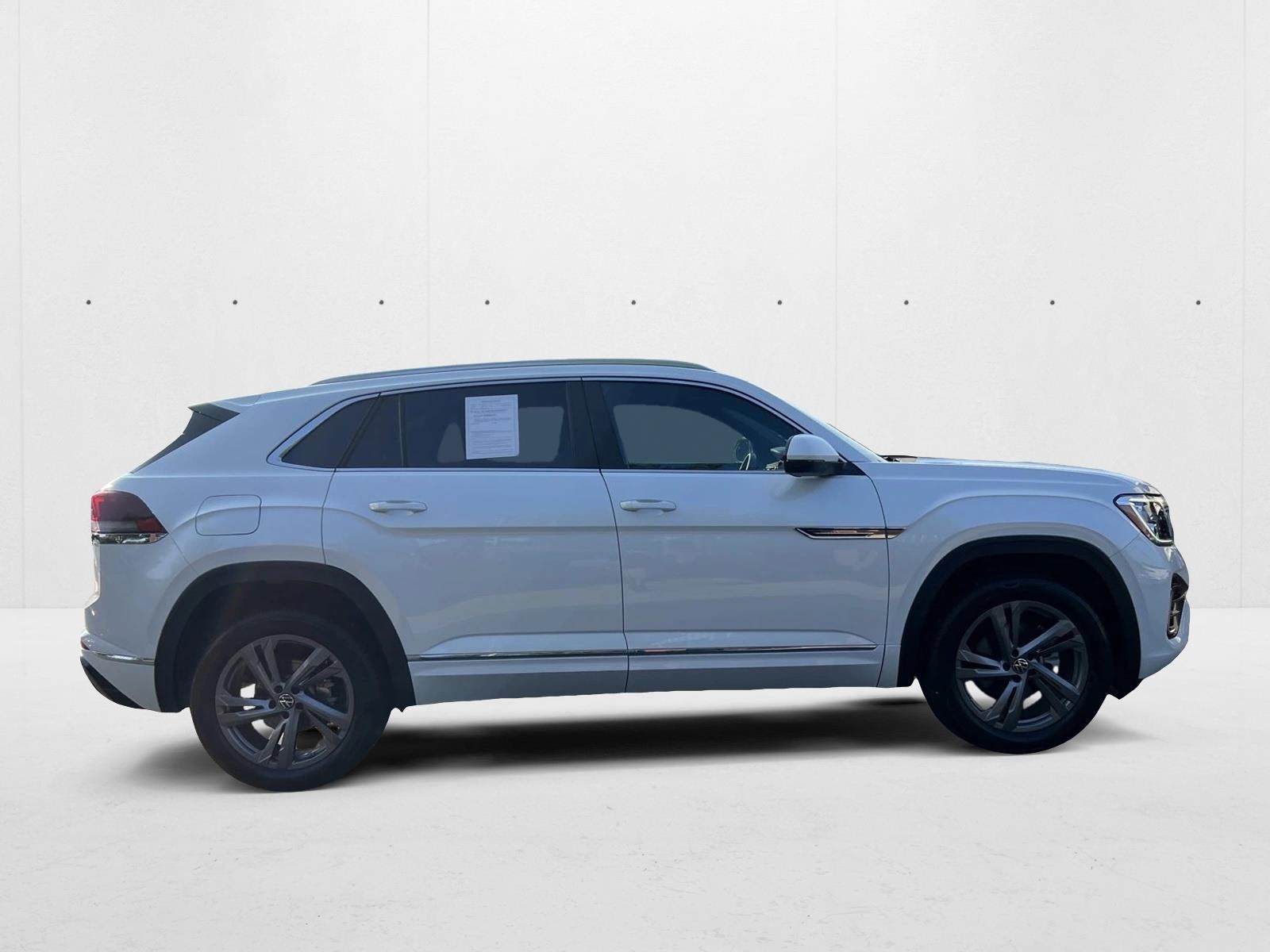 2024 Volkswagen Atlas Cross Sport SEL R-Line photo 3