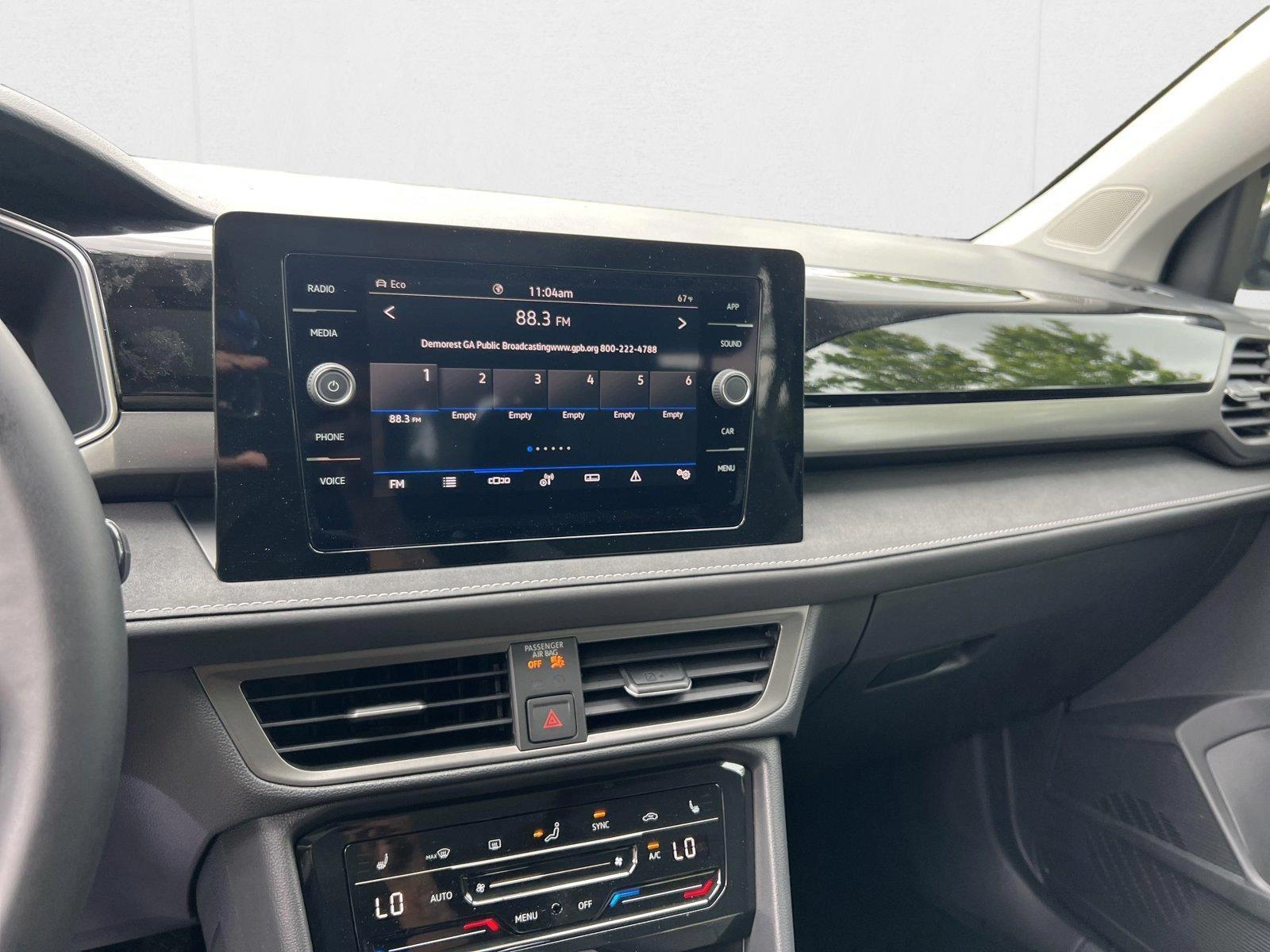 2025 Volkswagen Taos SE Black - Photo 12