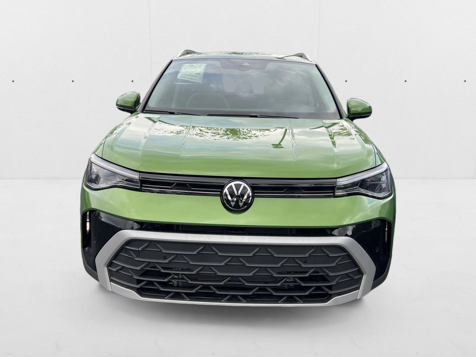 2025 Volkswagen Taos SE photo 2