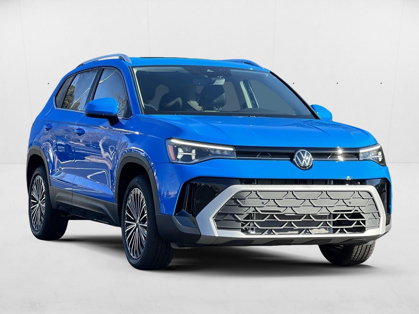 2025 Volkswagen Taos SE photo 3