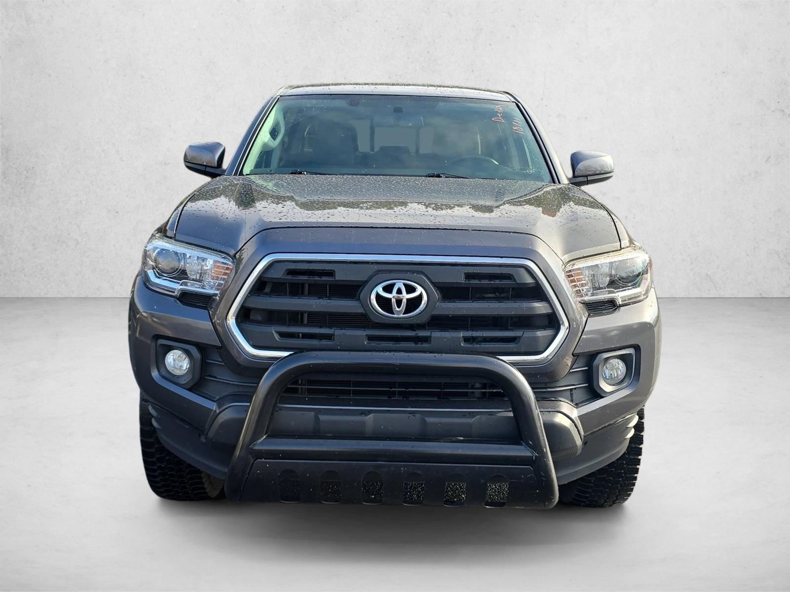 2017 Toyota Tacoma SR5 photo 2