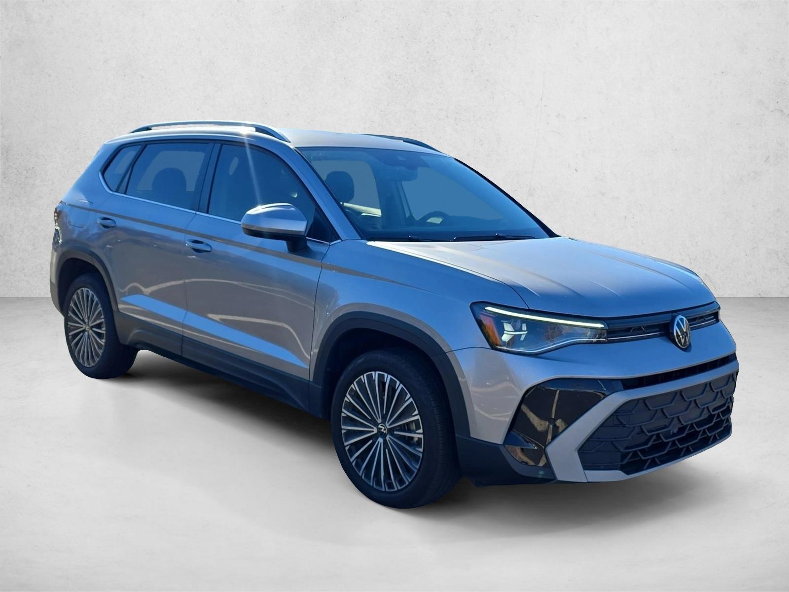 2025 Volkswagen Taos SE photo 3