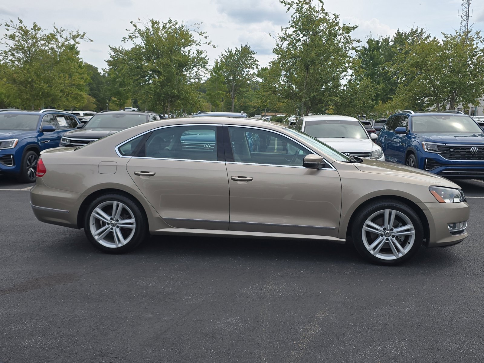 2015 Volkswagen Passat SE photo 4