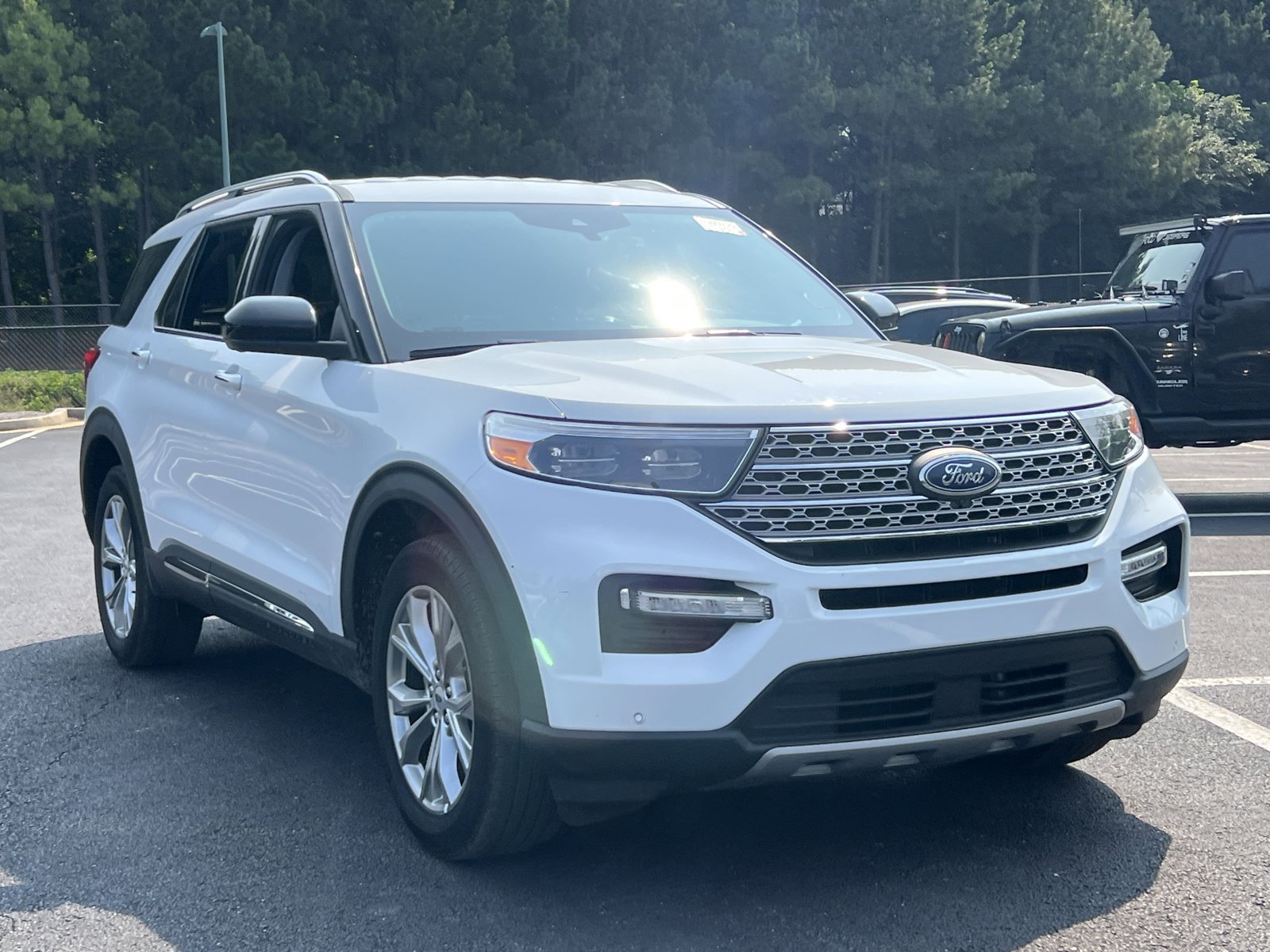 2023 Ford Explorer Limited photo 2